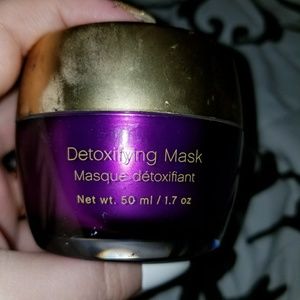 Younique detoxing mask
